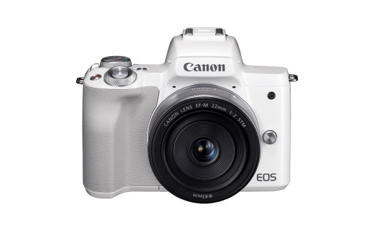 캐논이 최근 새롭게 출시한 중급 미러리스 카메라 'EOS M50' <캐논코리아컨슈머이미징 제공>